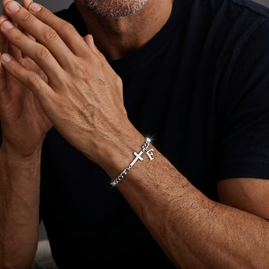 Nivora™ Initial- & Kreuz-Armband