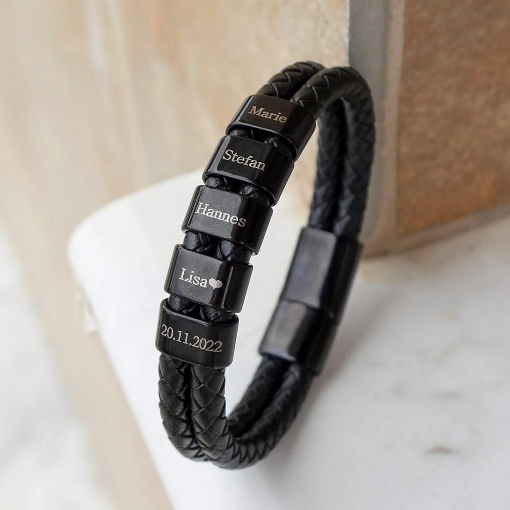Pulsera de piel con cuentas grabadas