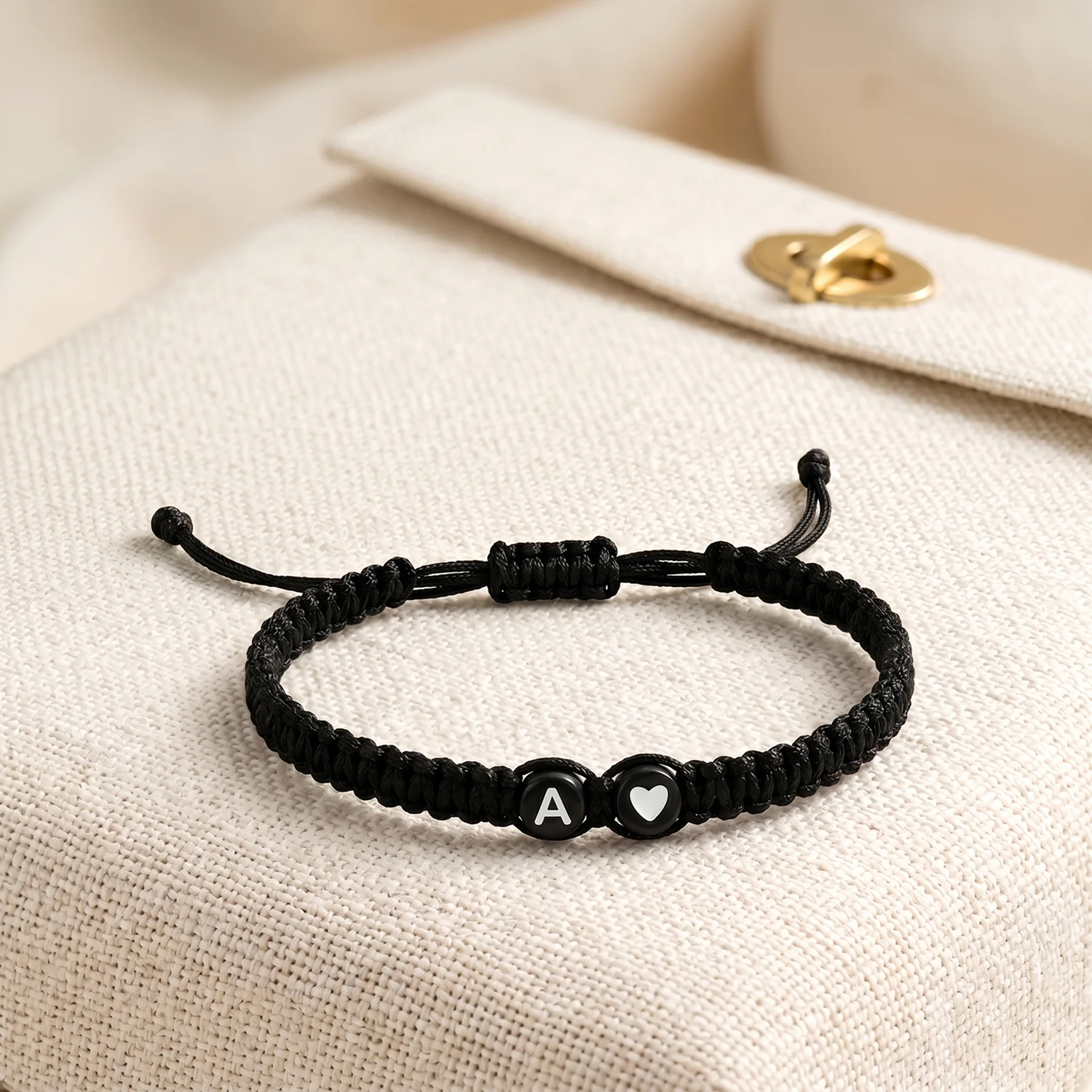 Verstellbares Armband mit Initiale & Herz