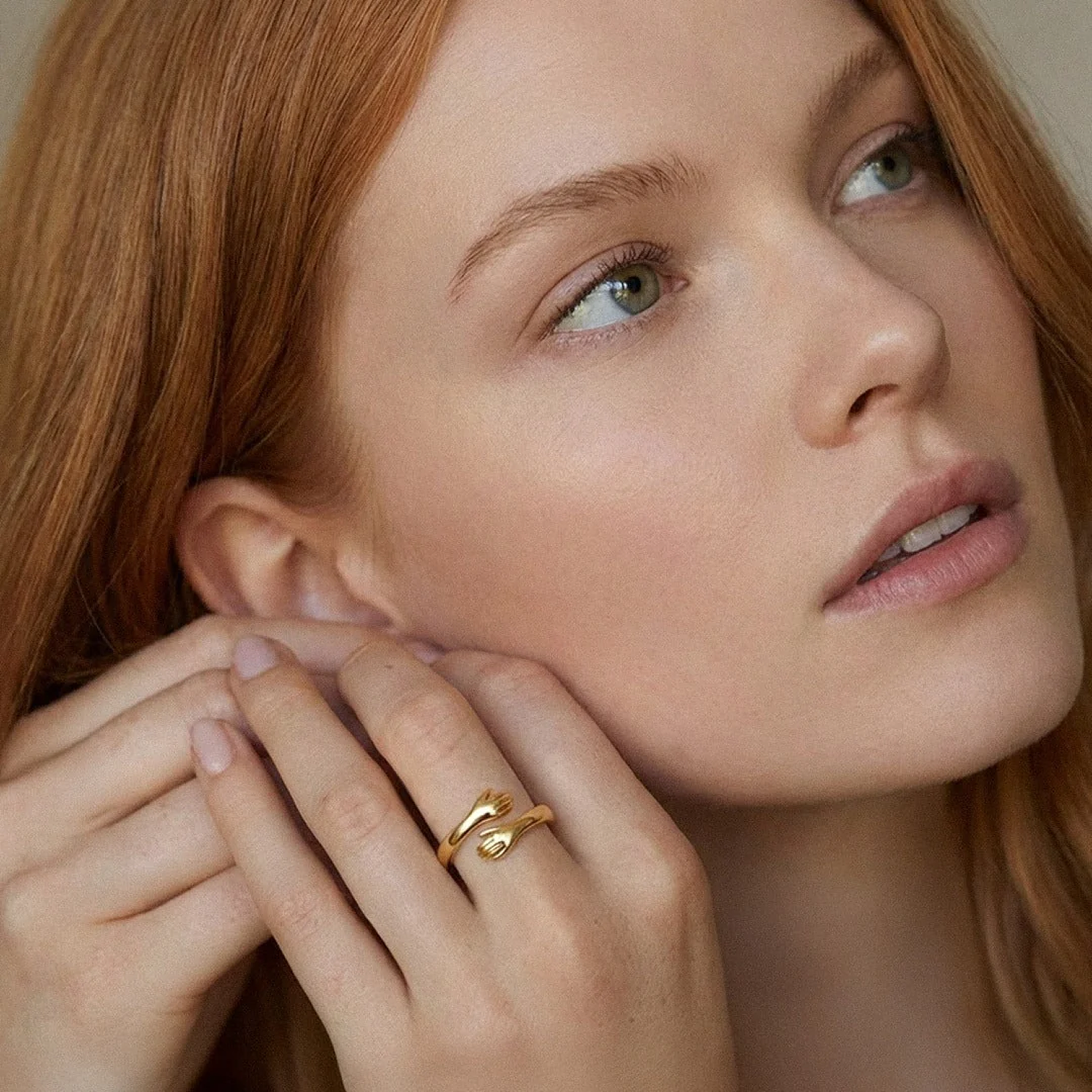 Nivora Hug Ring