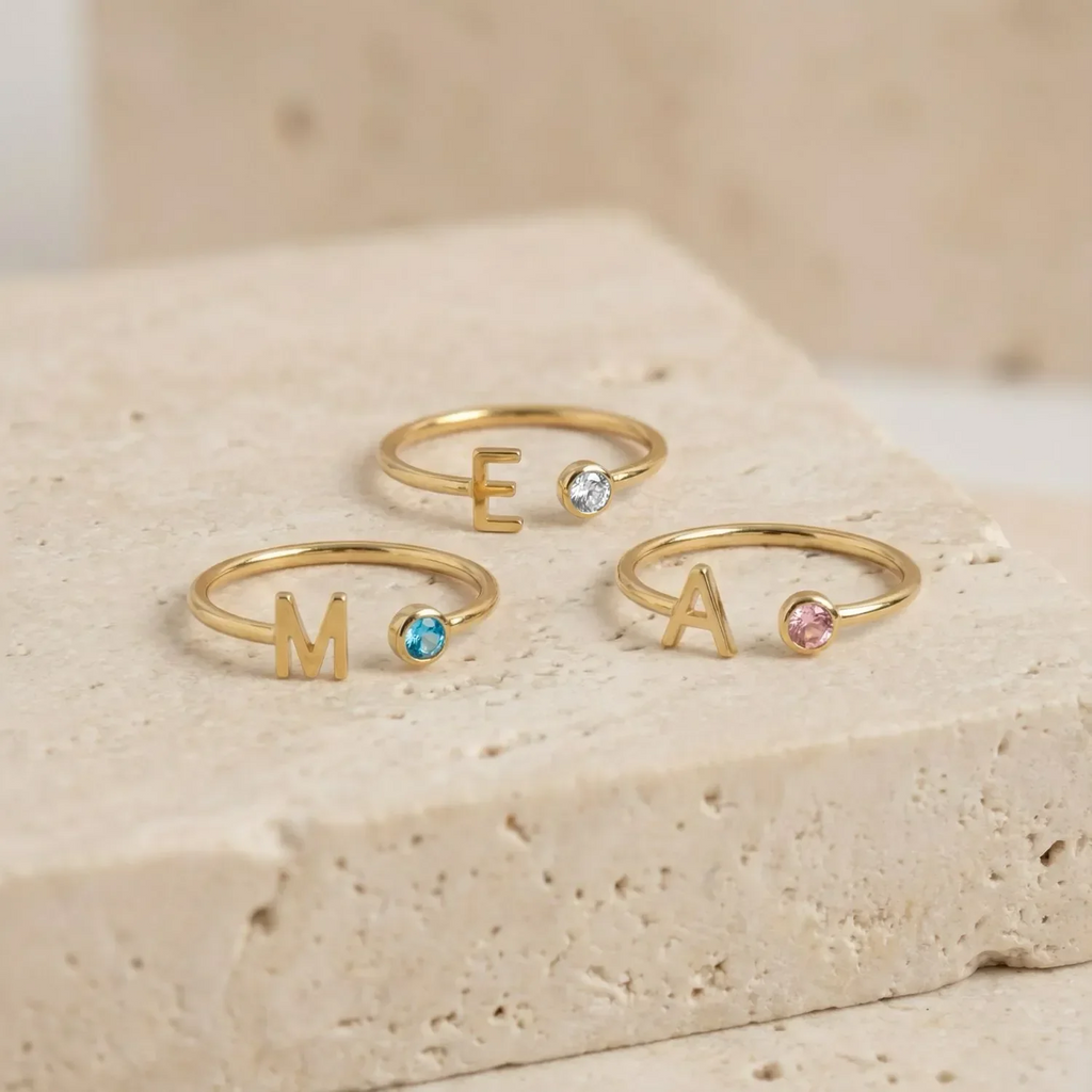 Verstellbarer Ring mit Initiale & Geburtsstein