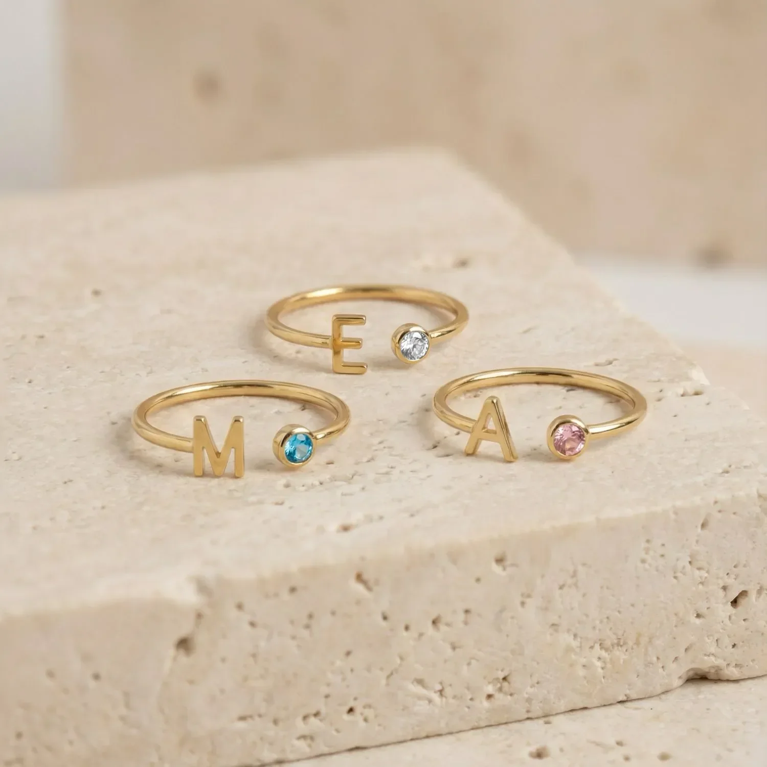 Verstellbarer Ring mit Initiale & Geburtsstein