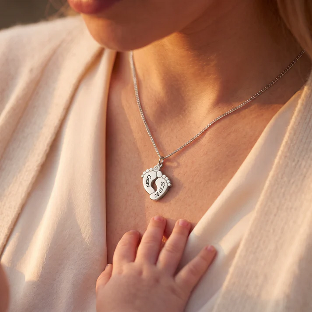 Collar de Piecitos de Bebé Personalizable